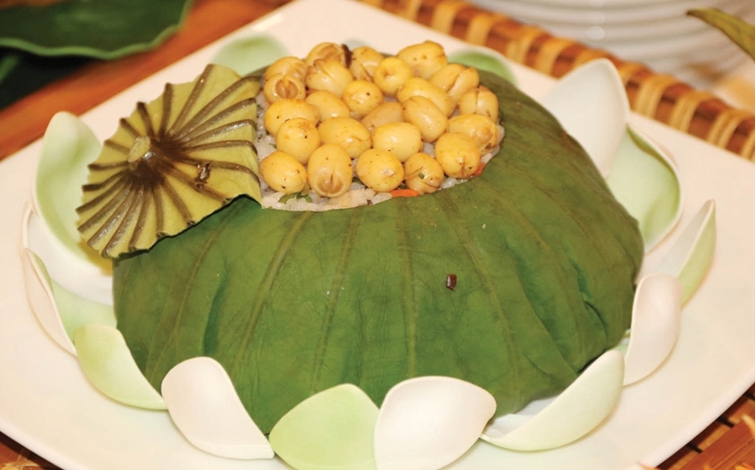  Lotus leaf steamed rice. Photo: Huu Phuc