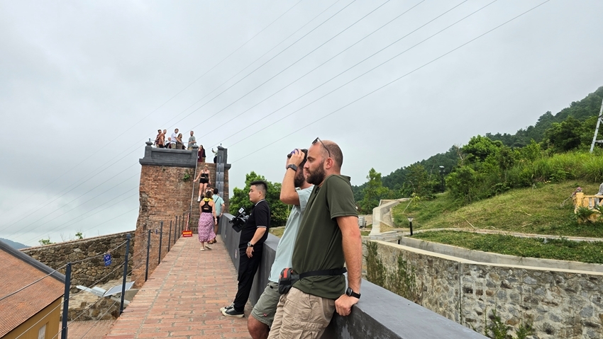 Tourists visiting Hai Van Frontier Post relic