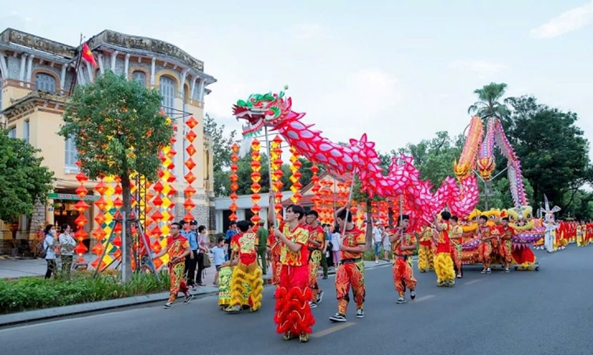 Lễ hội quảng diễn Lân - Sư - Rồng được tổ chức hàng năm tạo không khí sôi động, náo nhiệt mỗi dịp Tết Trung thu về