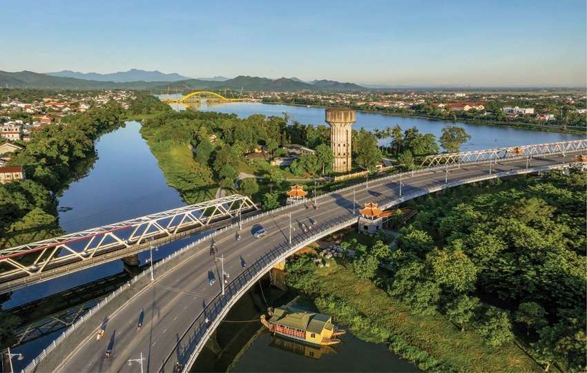 The view of Kim Long from Da Vien Bridge. Photo by: Bao Chau 