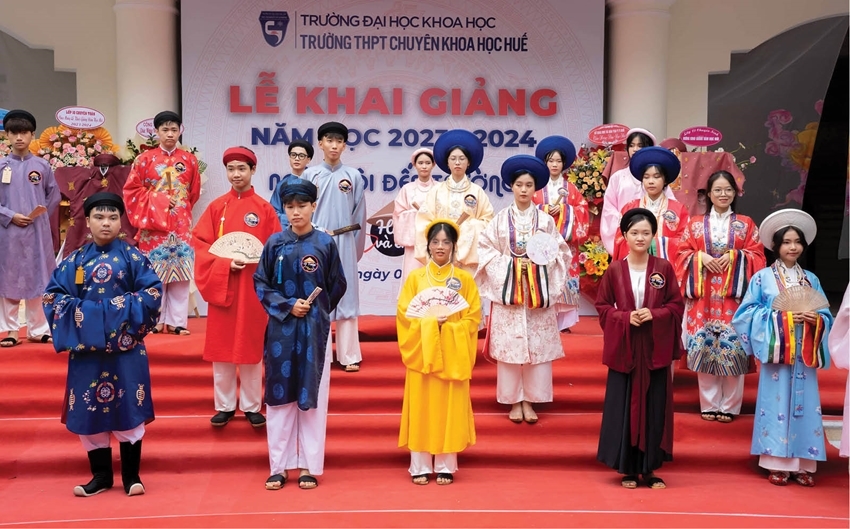 Since 2023, Hue Sciences High school for the Gifted has been regularly organizing activities related to traditional costumes for students 