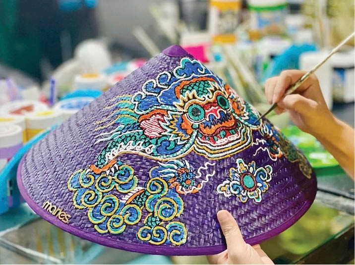 Foreign tourists showing interest in locally inspired handicrafts