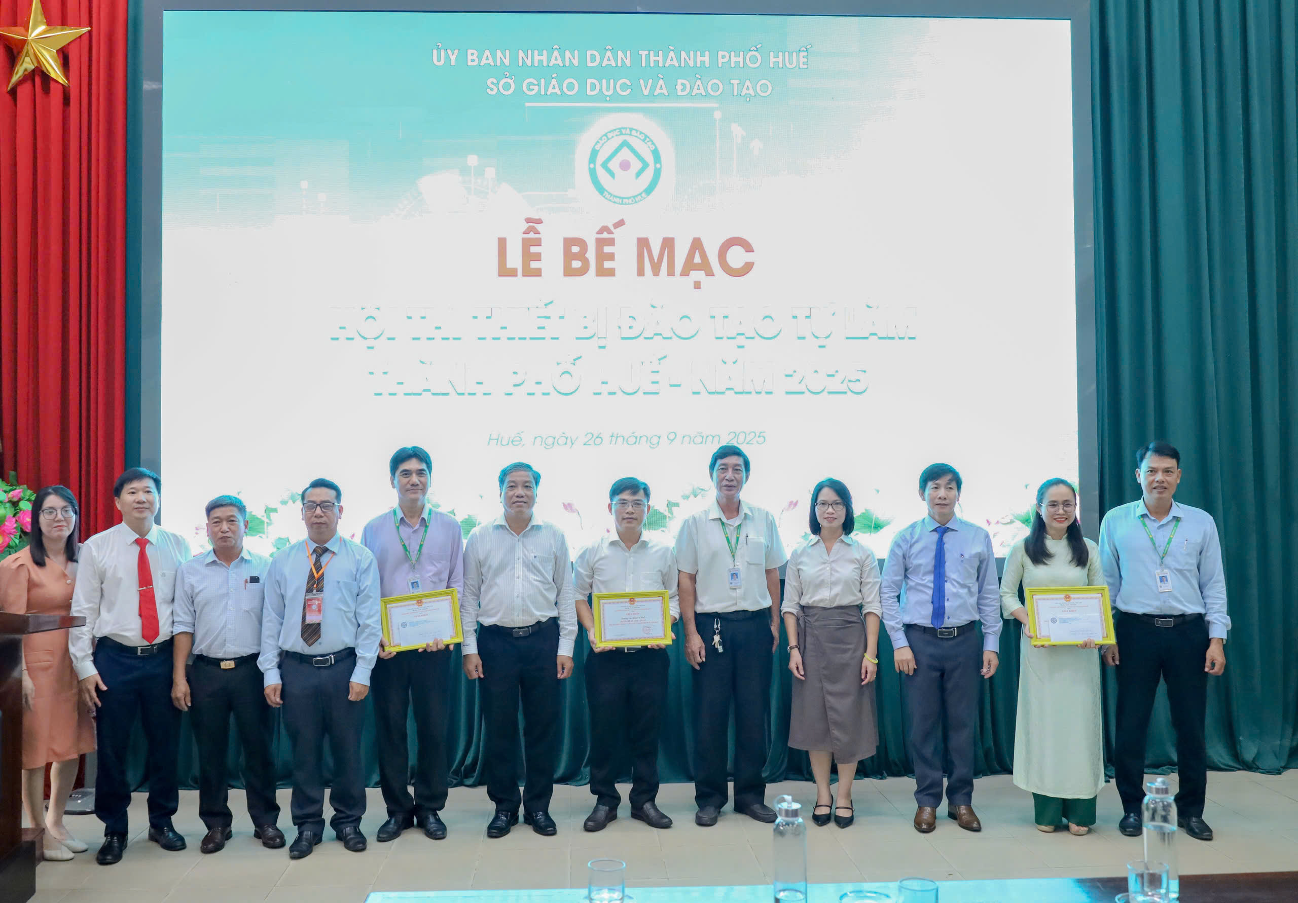  Trao giải cho các tập thể xuất sắc