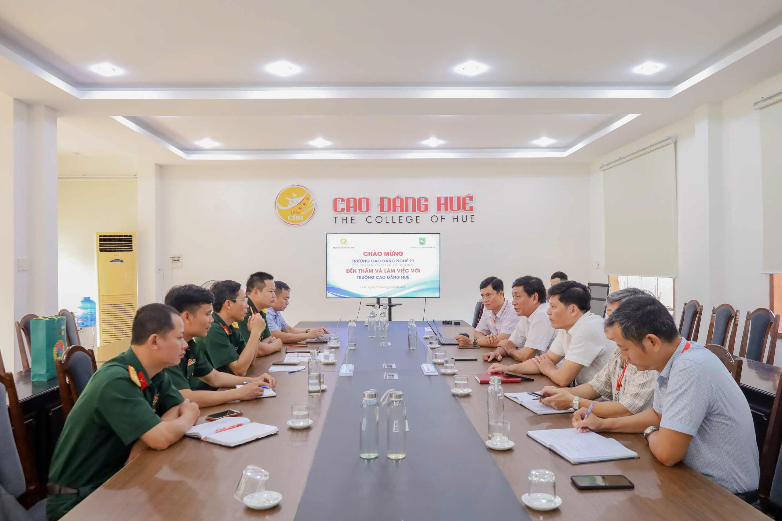  Toàn cảnh buổi làm việc