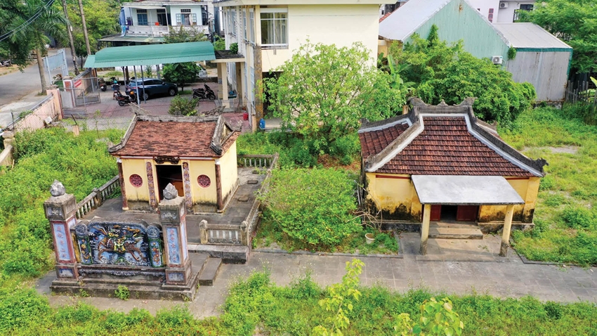  Các công trình tại khuôn viên đình Vạn Xuân. Ảnh: BTLS
