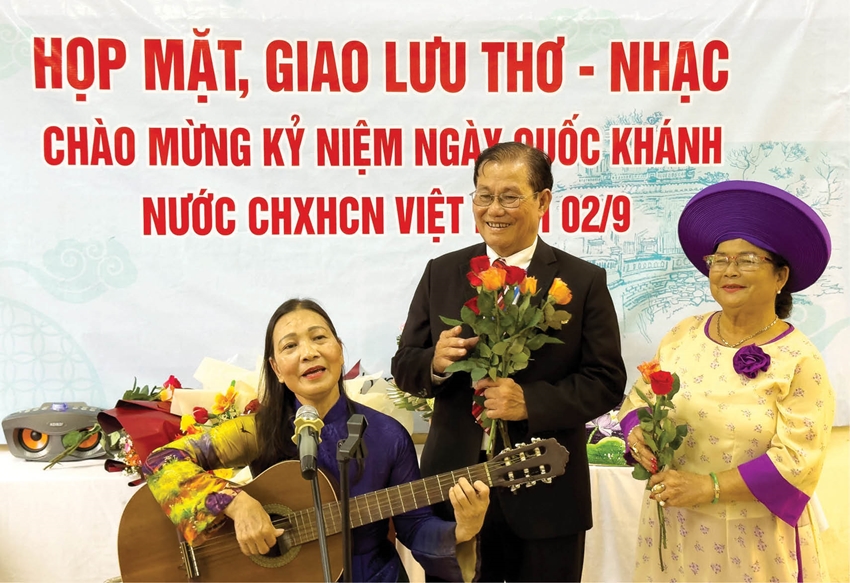   CLB Thơ Haiku Việt - Cố đô Huế là nơi để những người yêu thơ Haiku gặp gỡ, chia sẻ sáng tác và cùng nhau lan tỏa nhịp cầu văn hóa Việt - Nhật