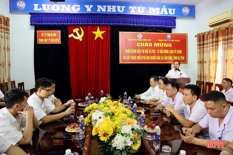 Đoàn công tác Bệnh viện Trung ương Huế trao đổi một số nội dung về chương trình ﻿ khám, cấp phát thuốc miễn phí.