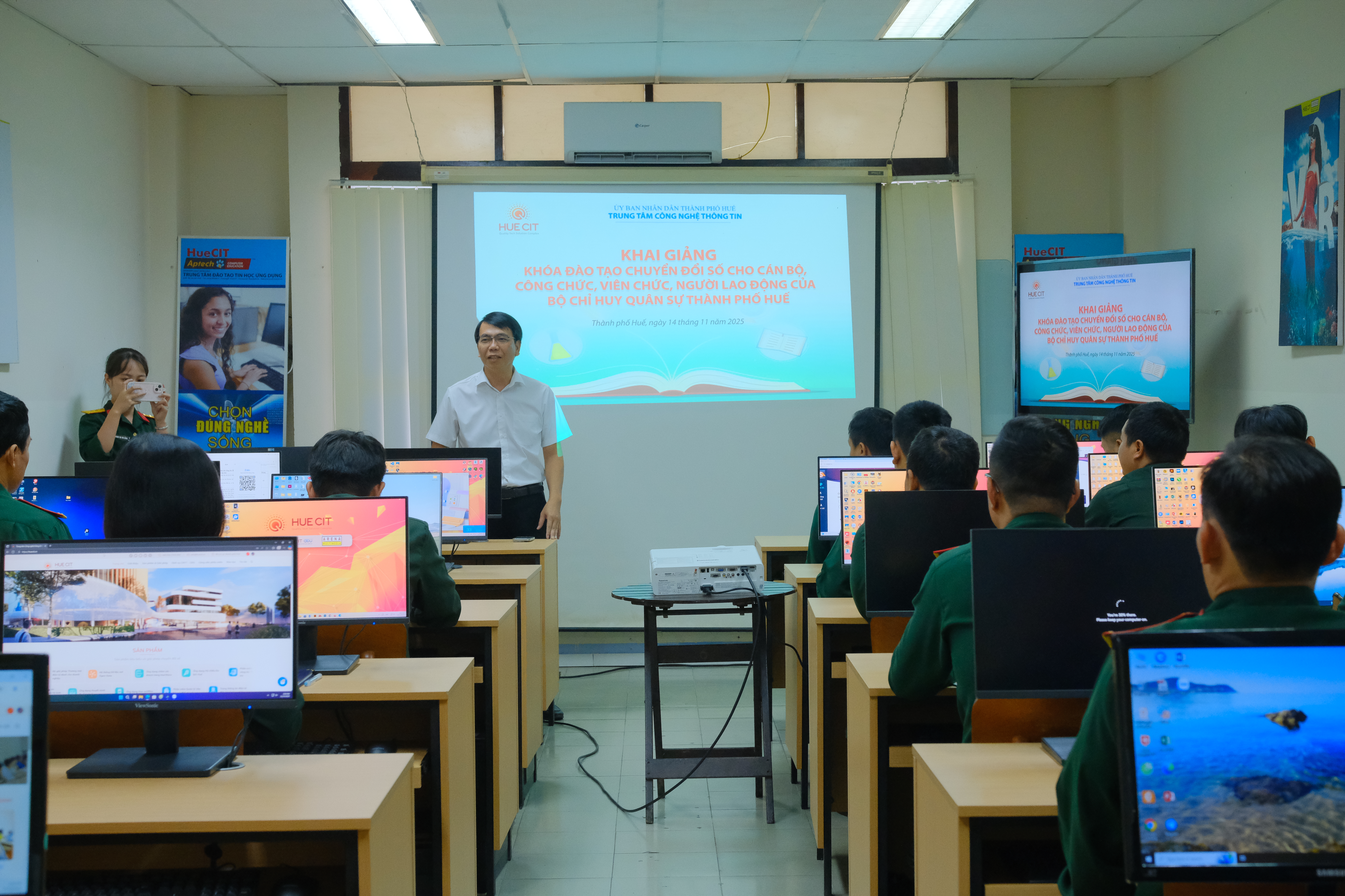 Khai giảng lớp Chuyển đổi số cho Bộ Chỉ huy Quân sự TP Huế tại HueCIT