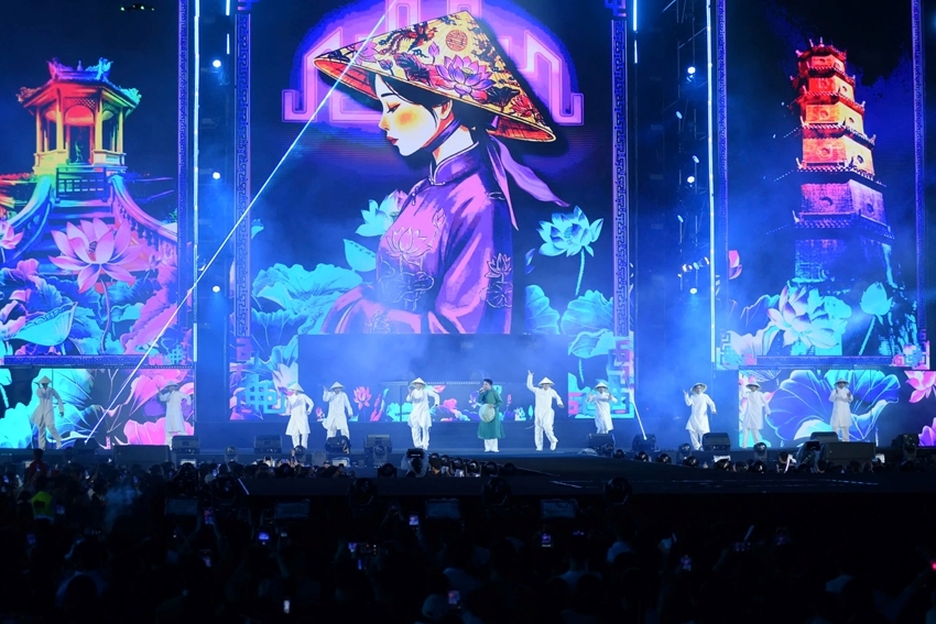 Young Hue-born singer Xuan Dinh K.Y bringing fresh, youthful energy