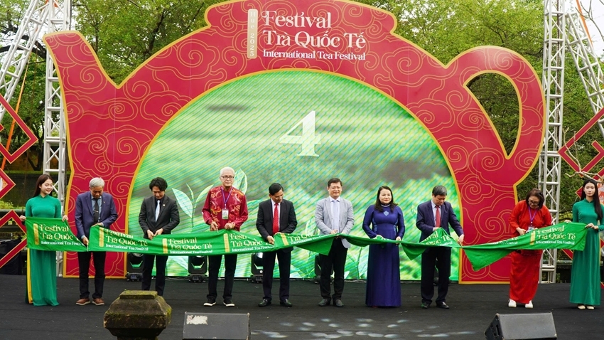 City leaders and delegates performing the opening ceremony of the International Tea Festival - Hue 2025