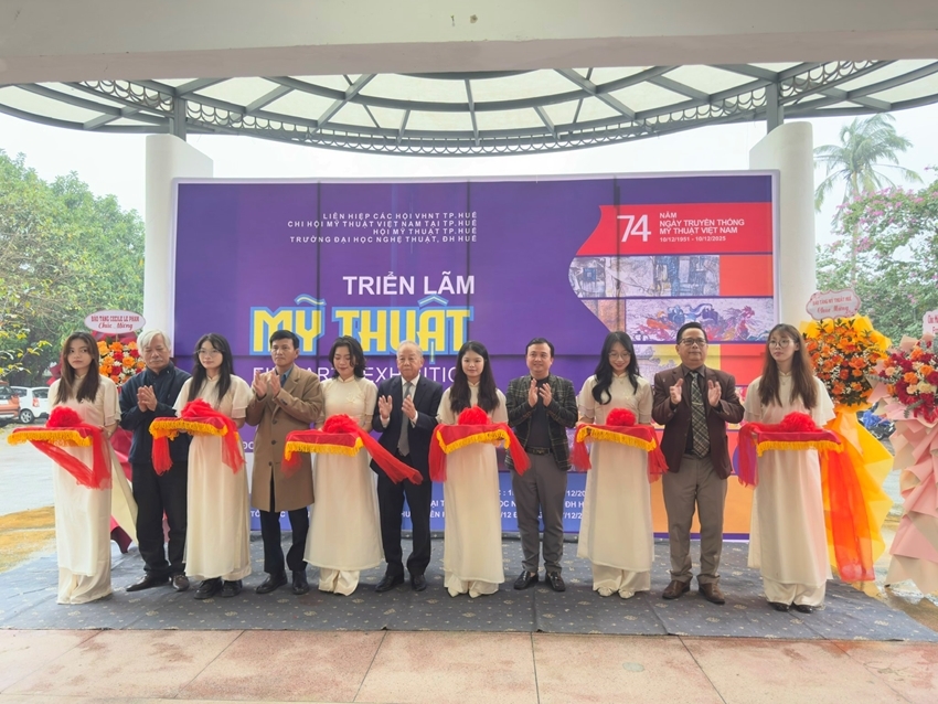 Ribbon-cutting ceremony for the Fine Arts Exhibition celebrating the 74th anniversary of Vietnam Fine Arts Tradition Day