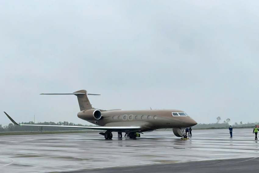 Chuyên cơ Gulfstream G650ER hạ cánh xuống sân bay quốc tế Phú Bài