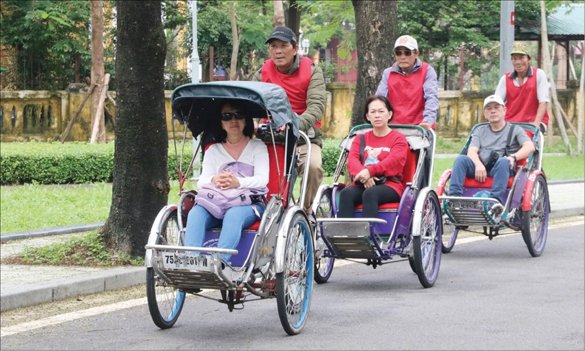 Trải nghiệm du lịch Huế bằng xích lô