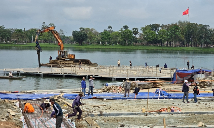Construction teams are mobilizing all resources to complete the outdoor stage before March 25th.