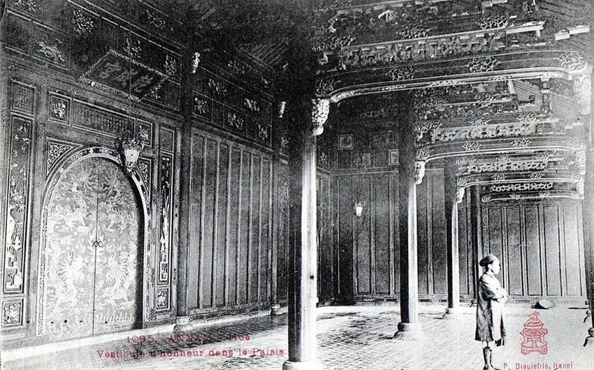 Photo of Dai Cung Mon inside Hue Imperial Citadel during the Nguyen Dynasty, taken by the French - Archival photo