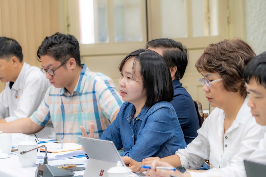   Đại diện đoàn công tác của Bộ Văn hóa, Thể thao và Du lịch trao đổi tại buổi làm việc (ảnh TTDT)