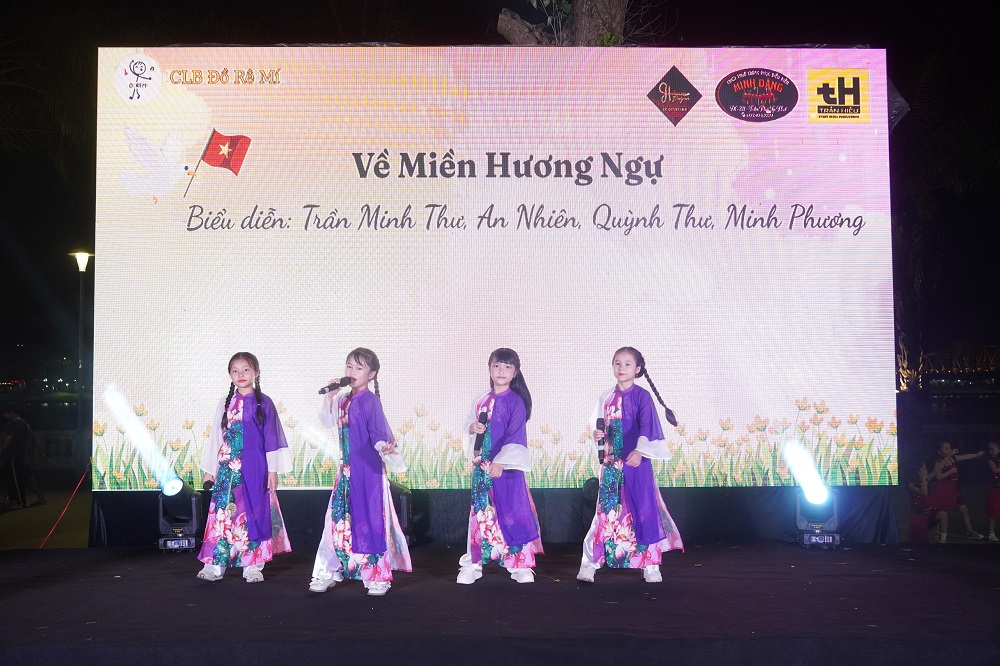 Thiếu nhi thành phố Huế và hoạt động hưởng ứng ngày hội thống nhất đất nước