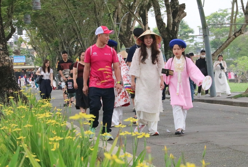 Visitors touring Hue Imperial Citadel during the holiday