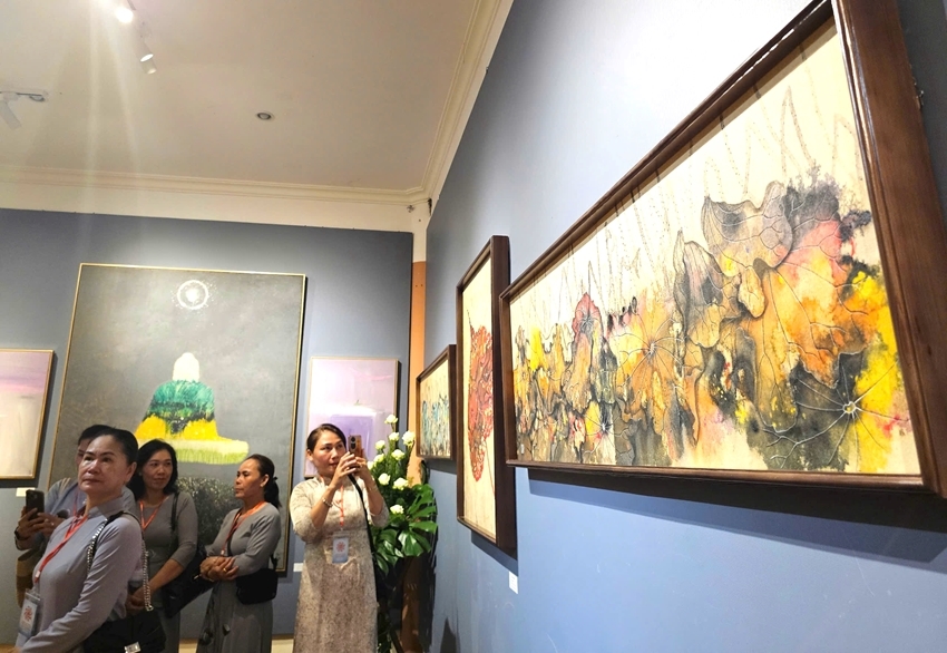 The exhibition attracted public interest