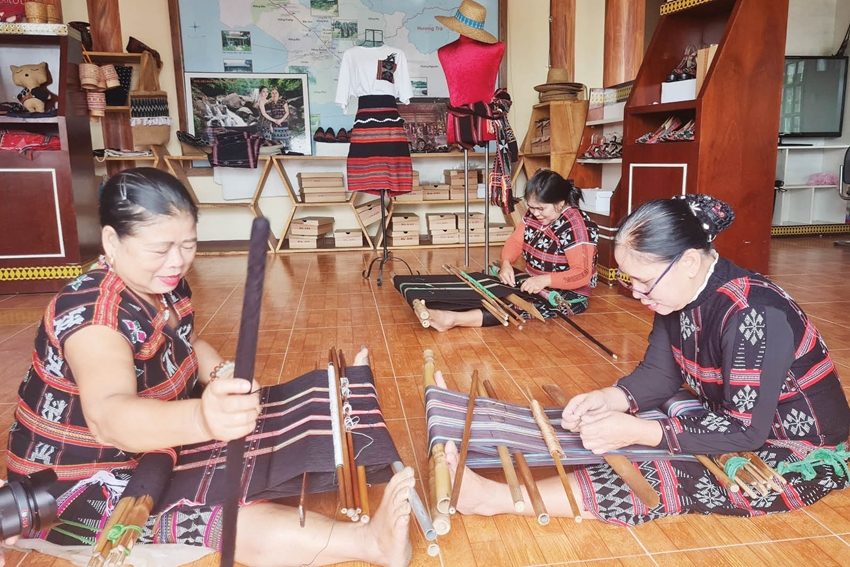  A Lưới phát triển các làng nghề truyền thống phục vụ du lịch