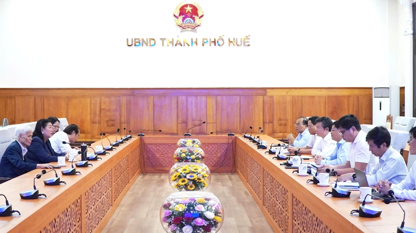   UBND thành phố làm việc với Tập đoàn Phát triển giáo dục APU