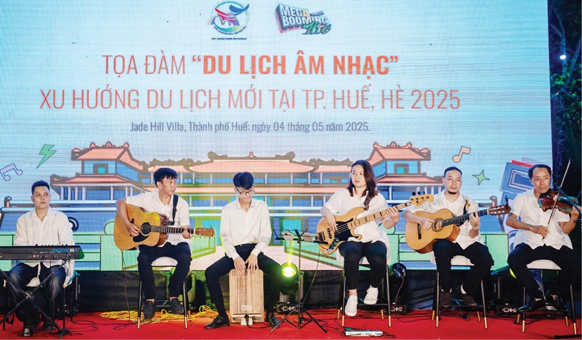 Tiết mục biểu diễn âm nhạc tại chương trình tọa đàm Du lịch âm nhạc ngày 4/5