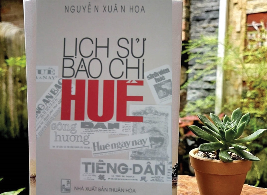   Bìa cuốn sách Lịch sử báo chí Huế