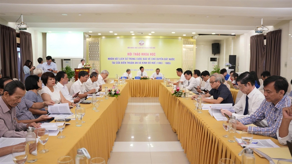 Tại hội thảo
