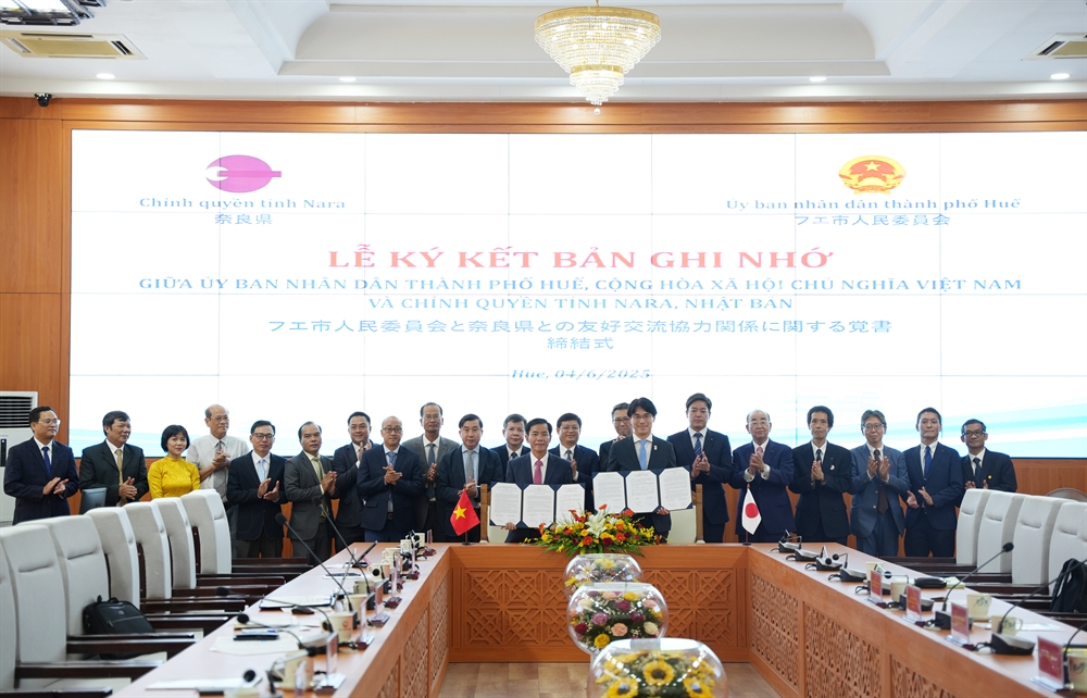 Chủ tịch UBND thành phố Nguyễn Văn Phương và Tỉnh trưởng tỉnh Nara Yamashita Makoto Ký kết biên bản ghi nhớ