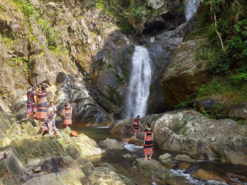 Anor Waterfall is located on the majestic Truong Son mountain range, A Luoi commune.
