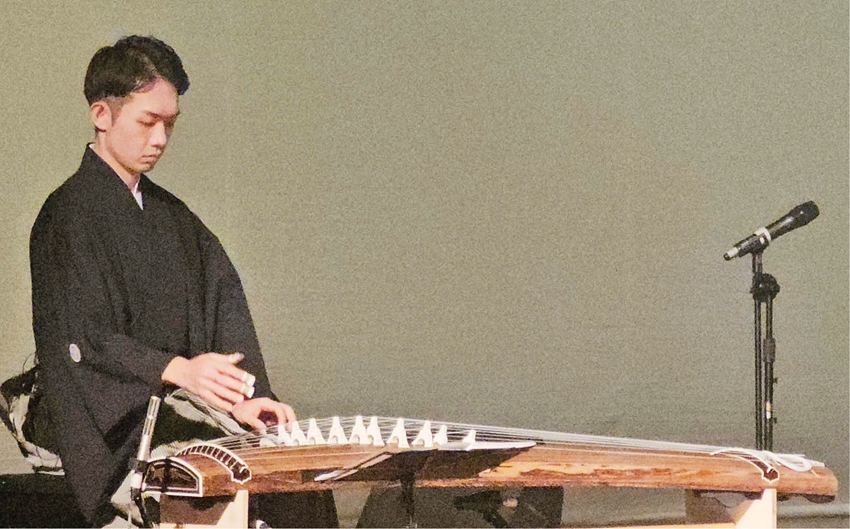 Nghệ sĩ trẻ trong đoàn nghệ thuật Akatsuki trình diễn tại Huế