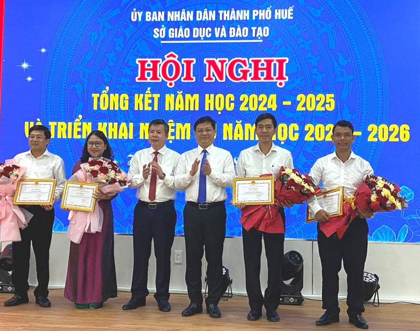  Lãnh đạo thành phố tri ân cống hiến của các Trưởng phòng GD&ĐT cũ