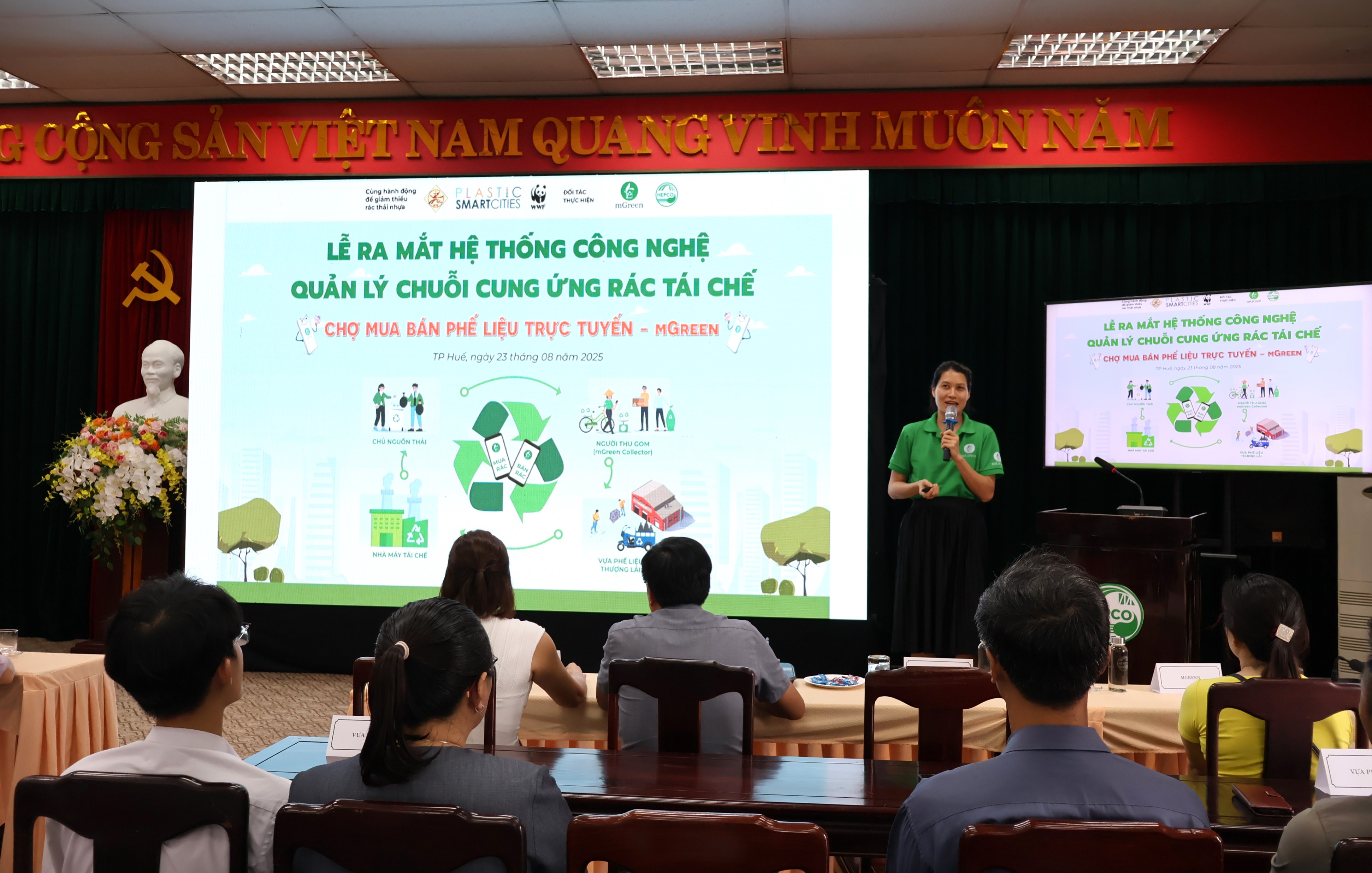 Bà Trần Thị Thoa - Giám đốc điều hành Doanh nghiệp xã hội mGreen chia sẻ về Chợ mua bán phế liệu trực tuyến