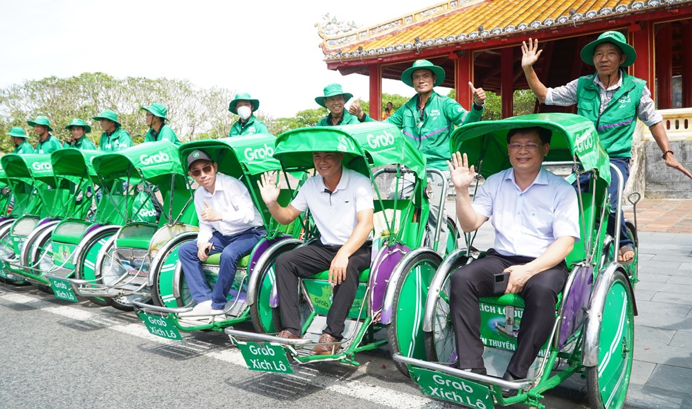 Grab xích lô đầu tiên Việt Nam được vận hành thử nghiệm tại thành phố Huế. Ảnh: S.THÙY