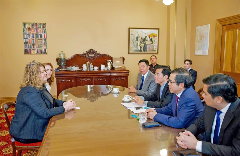 Làm việc với Thị trưởng thành phố Hobart - Bà Anna Reynolds