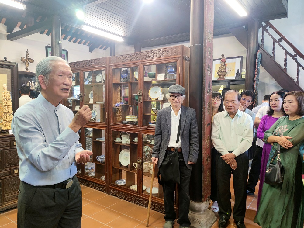 Chuyên gia cổ ngoạn Trần Đình Sơn giới thiệu về triển lãm “Ngọc – Ngà trong nghệ thuật và tín ngưỡng” tại Bảo tàng Đồ sứ Kí kiểu thời Nguyễn