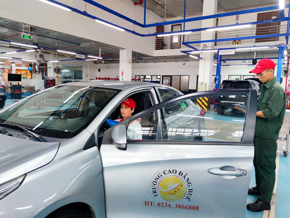 Trường Cao đẳng Huế tổ chức Hội thi “Giáo viên lái xe giỏi – An toàn” lần thứ II, năm 2025