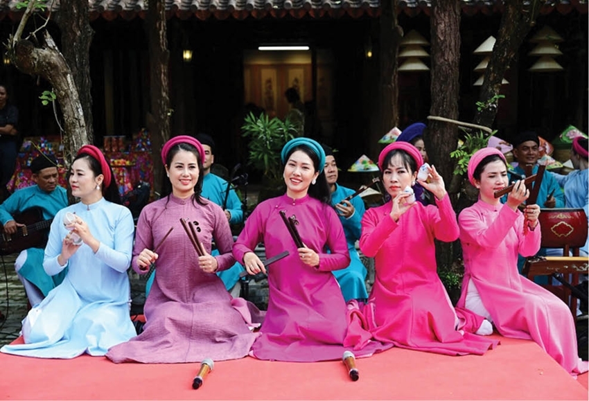 Performance of Ca Hue (Hue Singing) at the Huyen Tran Cultural Center 