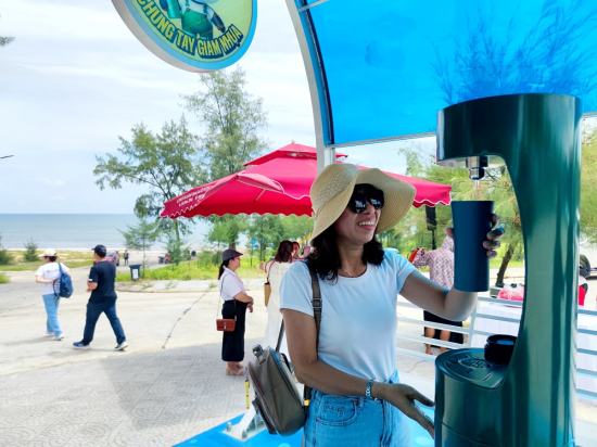 Huế ra mắt 3 trạm nhà chờ và máy cấp nước uống miễn phí tại các bãi biển