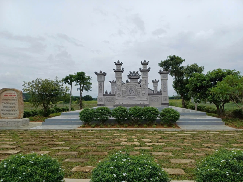  Di tích lịch sử lăng mộ Đặng Văn Hòa 