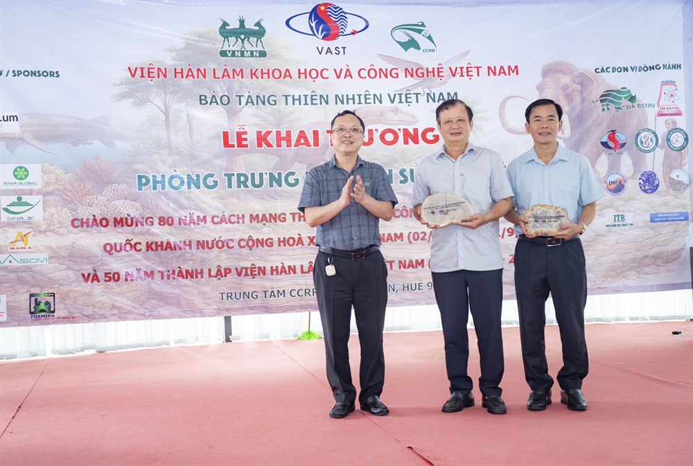 Khai trương Phòng trưng bày Lịch sử Tự nhiên tại Phong Điền