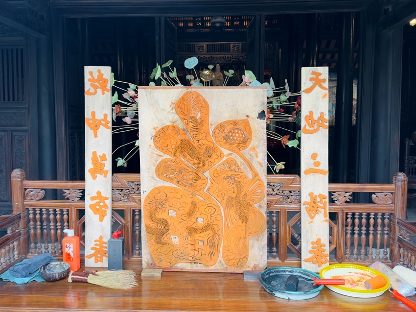 A set of woodblock prints featuring “Phuc Tu Linh” was researched and restored by the “Reviving Chuon village traditional scroll making craft” project team