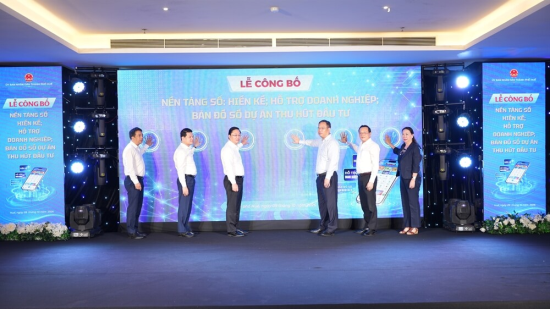 Lãnh đạo thành phố thực hiện nghi thức công bố