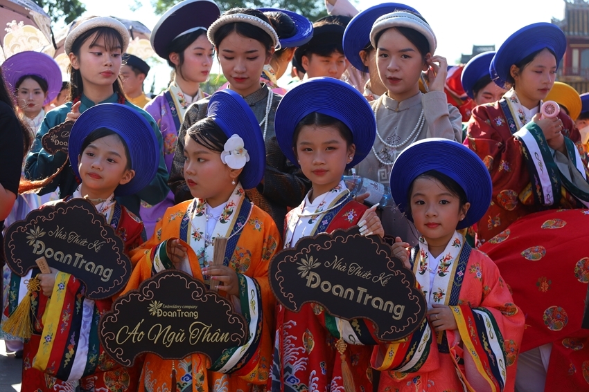 Children taking part in the ao dai show in Hue
