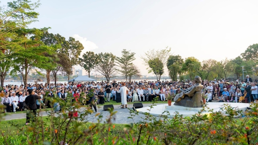 Công viên Trịnh Công Sơn, một điểm hẹn, một nơi chốn để những tấm lòng nguồn cội tìm về với Huế. Ảnh: Tư liệu