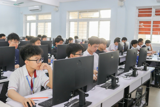 Gần 500 thí sinh tranh tài tại Vòng Chung kết Phần thi lập trình Hue-ICT Challenge 2026