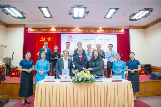 Lễ ký kết thỏa thuận tài trợ giữa Ban Tổ chức Festival Huế 2026 với Vietnam Airlines và Pacific Airlines