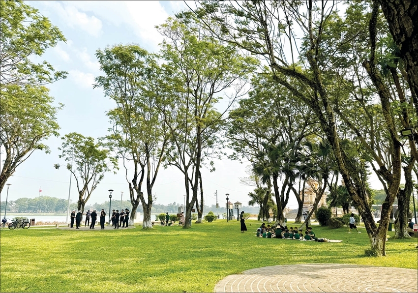  Residents of Hue taking pride not only in their history but also in the harmony of their natural landscape. Photo: Minh Anh