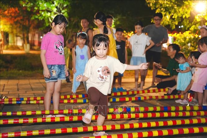 Hoạt động vui chơi phục vụ người dân, du khách dịp lễ. 