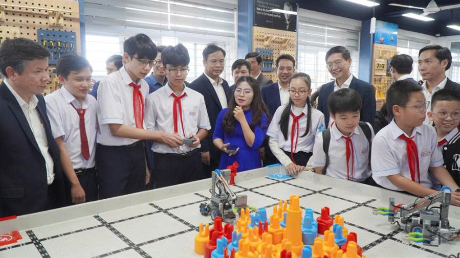 Từ những không gian học tập như Phòng thực hành STEM, Huế sẽ từng bước hình thành thế hệ học sinh mới – giàu tri thức, mạnh công nghệ, bản lĩnh hội nhập.